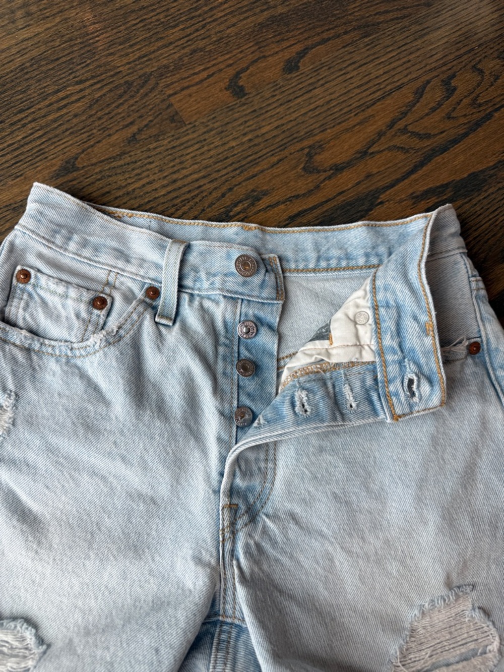 Levi's 501 Light Wash Distressed Jean shorts 6” inseam size 24 like new - Picture 7 of 10